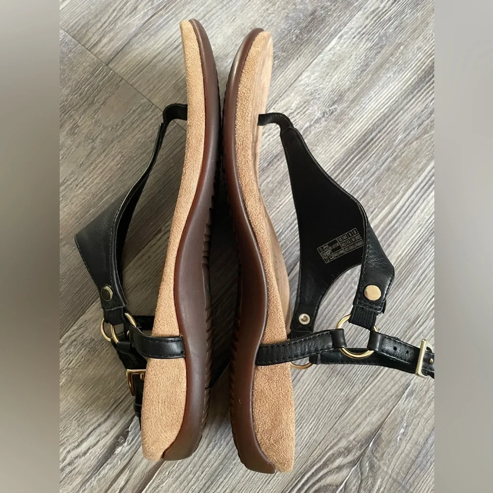 Vionic Kirra Black Leather Sandals - Picture 4 of 12